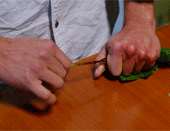 tremblelittlelioncas:  Cas + hands // 9.06 