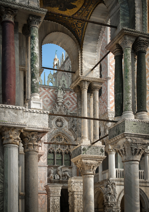 eccellenze-italiane:  St. Mark’s Basilica by archipirata Architectural detail of the southwest corner of St. Mark’s Basilica, Venice, Italy.