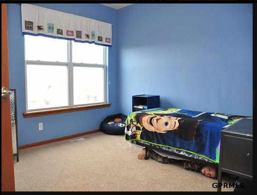 terriblerealestateagentphotos: With luck, the previous owners will eventually come back for him. Fol