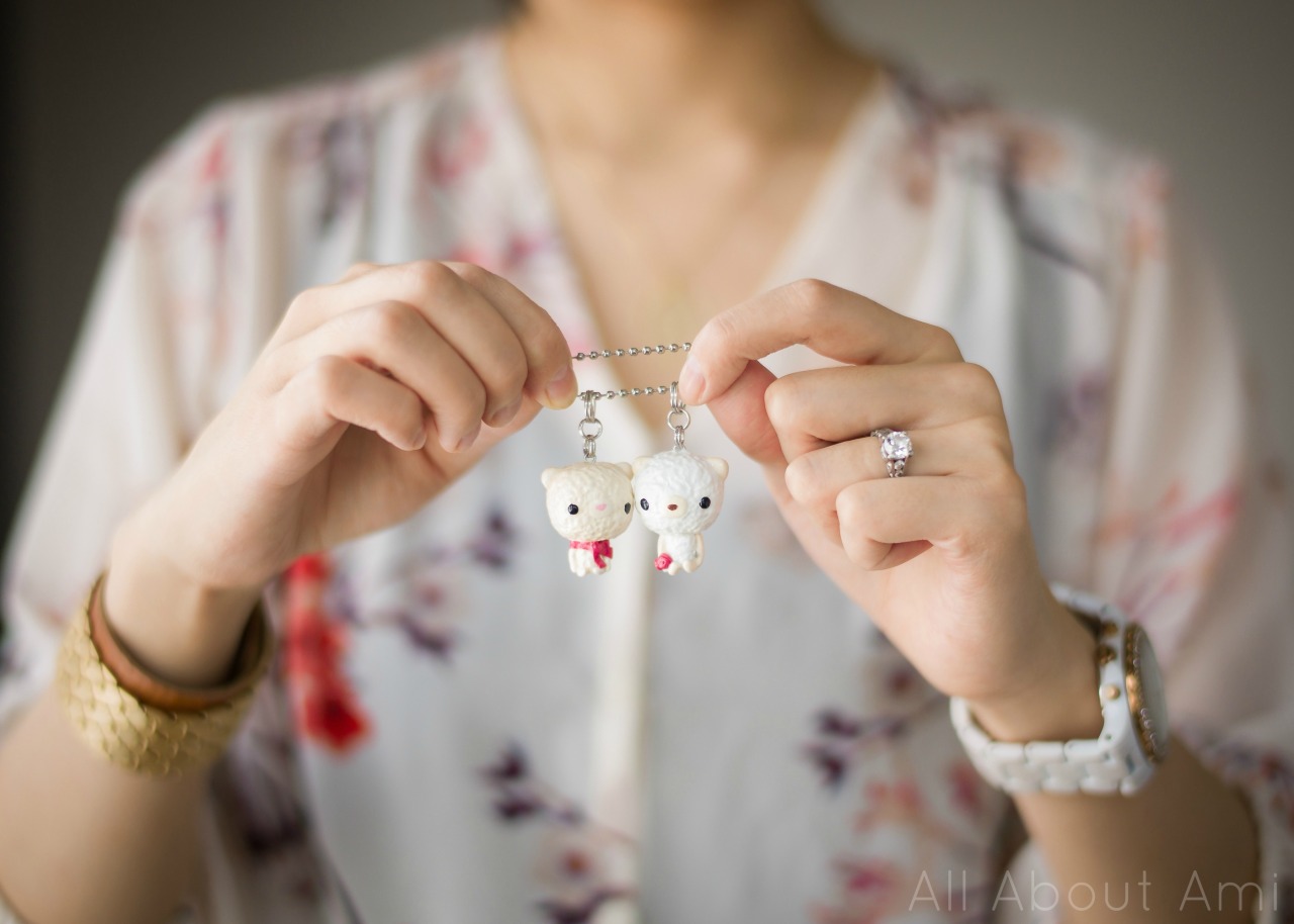 Look at these two adorable polymer keycharms made especially for me by the talented ladies of “Momomints”! Click on the picture to take a closer look! Does anyone recognize who these two are?
I will be featuring “Momomints” this week in a new series...