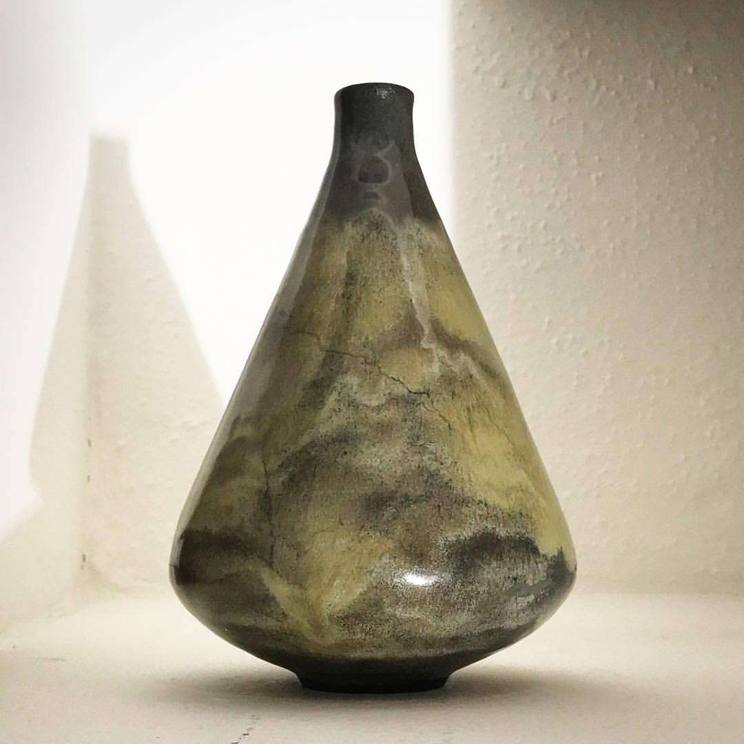 I’ve posted it before but the light this morning was nice so here it is again. Bottle by Gertrud and Otto #Natzler c. 1960s. My favorite piece of pottery.
https://www.instagram.com/p/BdQQhsHnRVK/?igshid=13qz68udrhgqp