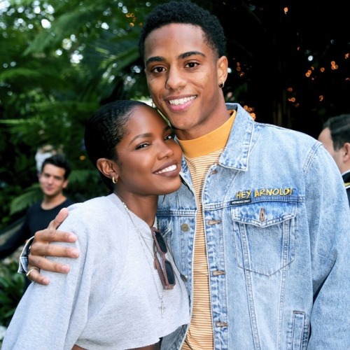 kimreesesdaughter:onlykeithpowers:@ufcgpr: Class is in session They so 90s. The Love Jones vibes tho