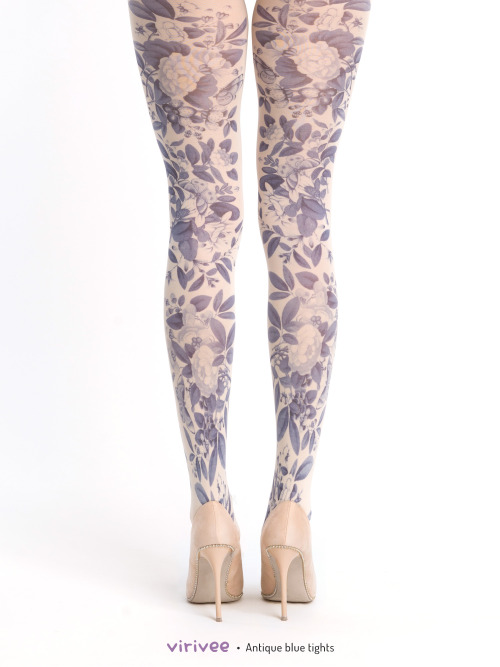 Antique blue floral tights Ivory tights with beautiful blue floral print. The material is super so