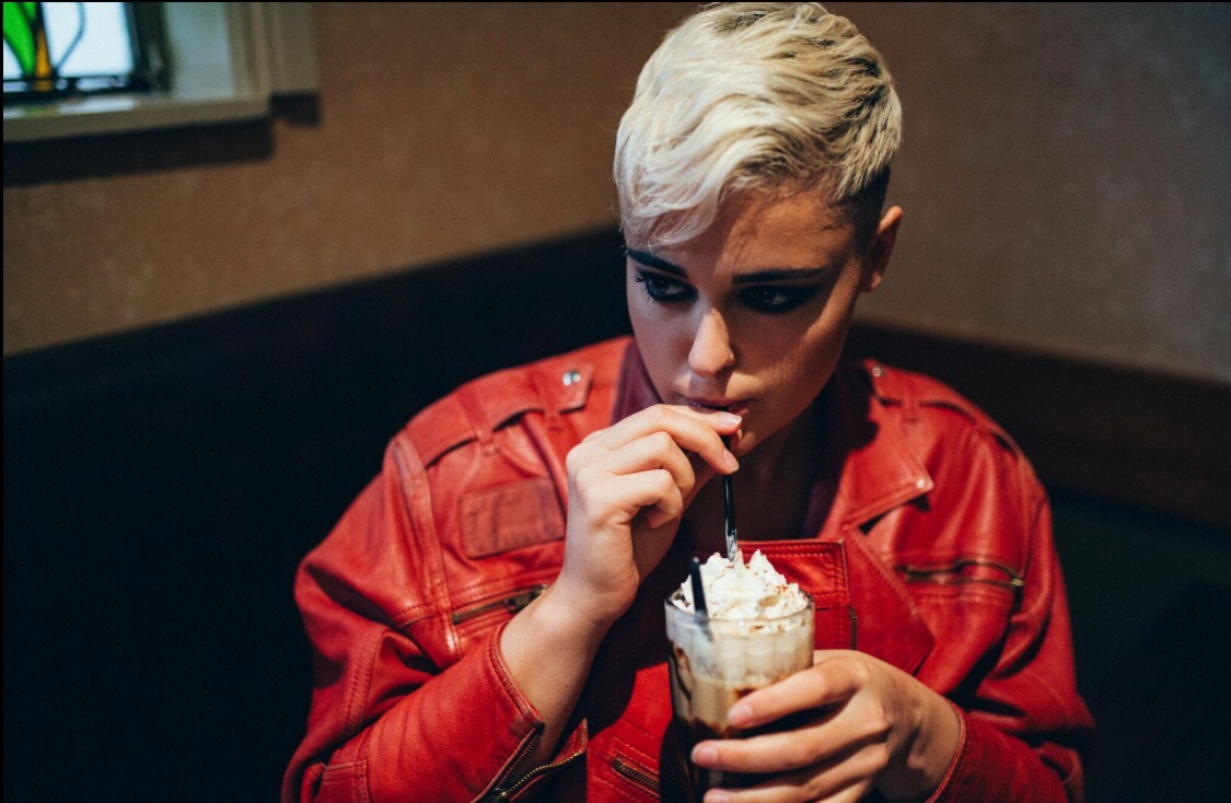 stefaniamodel:Cafe Crawling with Who Shot The Photographer so 80′s &lt;3 &lt;3