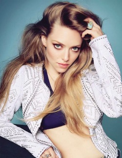 naimabarcelona:  Amanda seyfried for ELLE