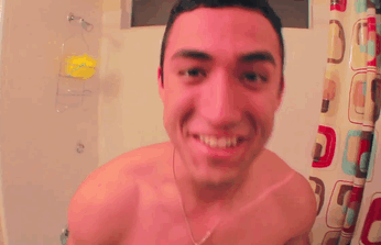 el-mago-de-guapos:Ricardo Ordieres bathing porn pictures