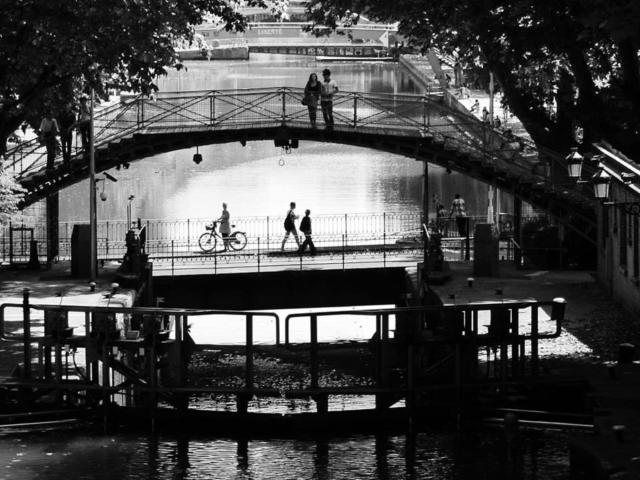 Willy Ronis. Canal Saint-Martin, Paris, 1967.