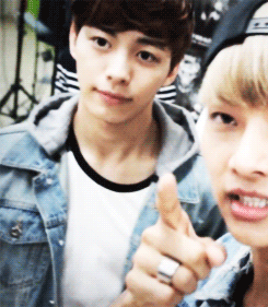 jessicajuns-blog-deactivated202:  Hongbin being adorable in the background. 