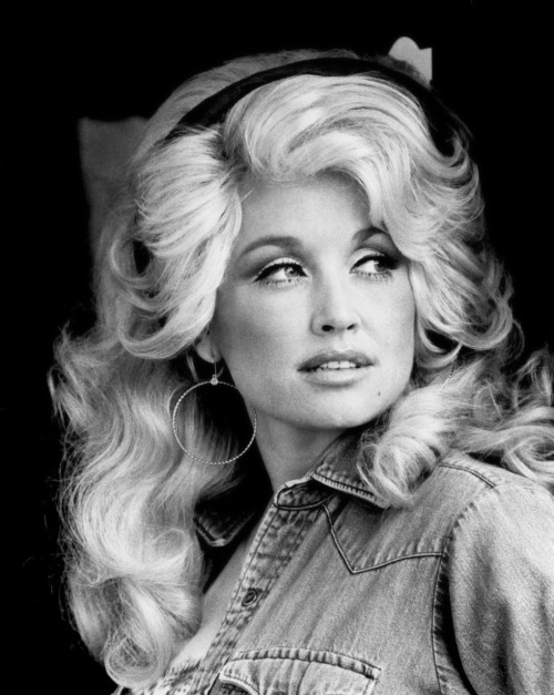 pepaldi:Happy 75th Birthday to Fashion and Country Icon Dolly Parton.