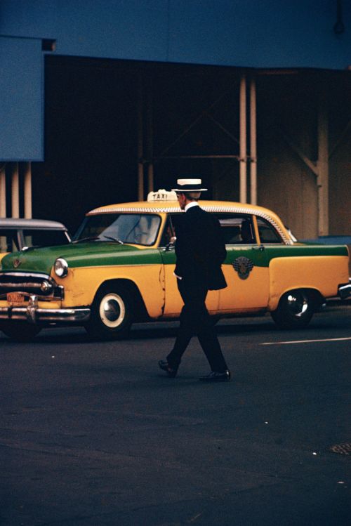 agelessphotography:Man in Straw Hat, Saul Leiter, circa 1955