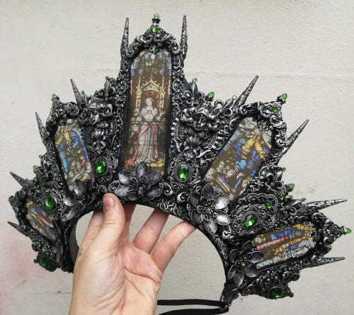 wordsnquotes: Macabre Themed Crowns &amp; Halos by Cara Trinder Get them here!