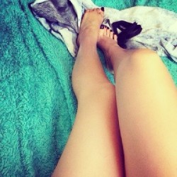 footfetishlux:  #feet #toes #legs #футфетиш