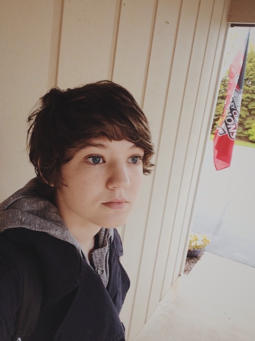 vaucks: vaucks: last day of high school selfies any pronouns are ok haha these were a yr ago but i s