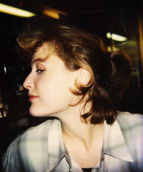 autumnimagining:qilliananderson:Gillian Anderson on the set of The X-Files.@80slesbiab