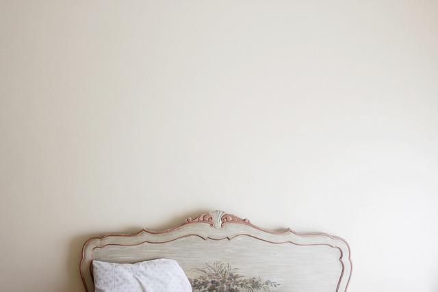 dancingpastels:  Untitled, from the series Vacuum by Inesdcastro on Flickr. 