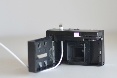 photojojo:  DIY: Turn an Old Camera into a Retro Phone Dock! Remember that camera you once loved but broke somewhere along your many escapades?  Instead of letting it collect dust or throwing it away (gasp!), this tutorial will help you turn it into a