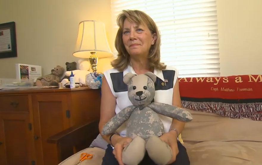 sixpenceee:  Georgia mother Lisa Freeman creates teddy bears for the children of