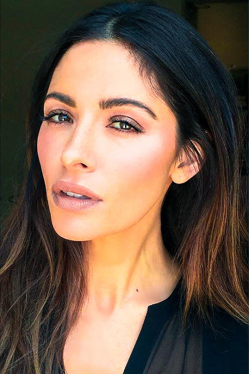 i-am-roadrunner:Sarah Shahi - This lovely face any day … [x]