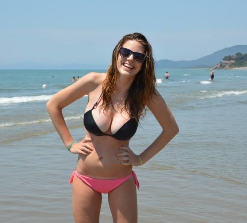 bigger-on-top:  Girls That Stand Out in a Bikini  