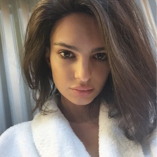 wxmxn:  Emily RatajkowskiInstagram - Twitter - Tumblr - Facebook