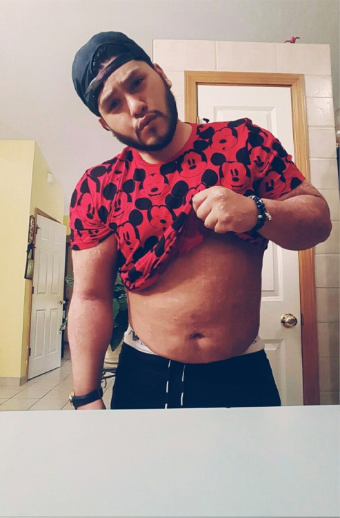 sergethecurious:  New Year’s resolution: get that tummy back to where it was last January.   #StillOnFleekTho #ButchLittleBear