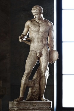 hadrian6:  Discophoros.  400-390 BCE. Roman