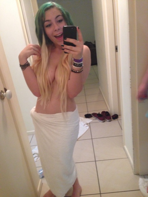 teenstakeselfie:Towel