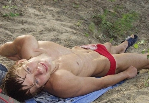 🐧 You Must Be Gay+ To View This Blog*