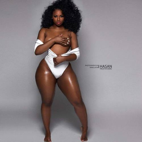 Brown Thick & Sexy women adult photos