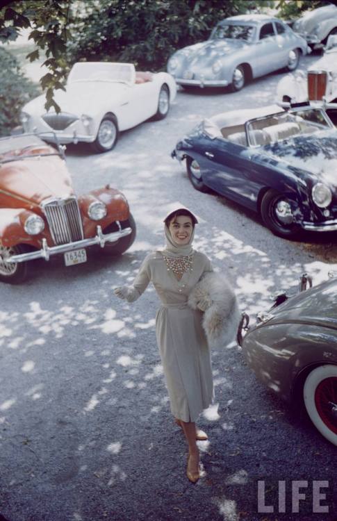 City-Country fashions(Nina Leen. 1954)