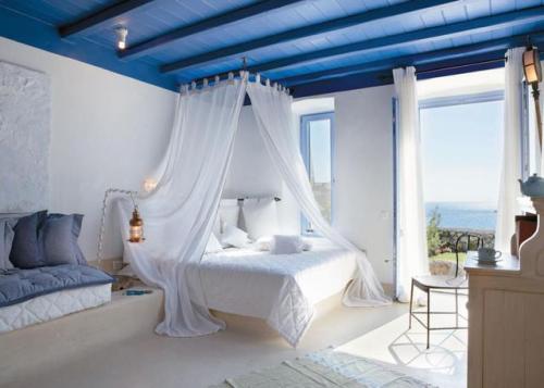 Posted : tinamotta.tumblr.comFonte : Cobalt Blue Villa on The Waterfront 92311490