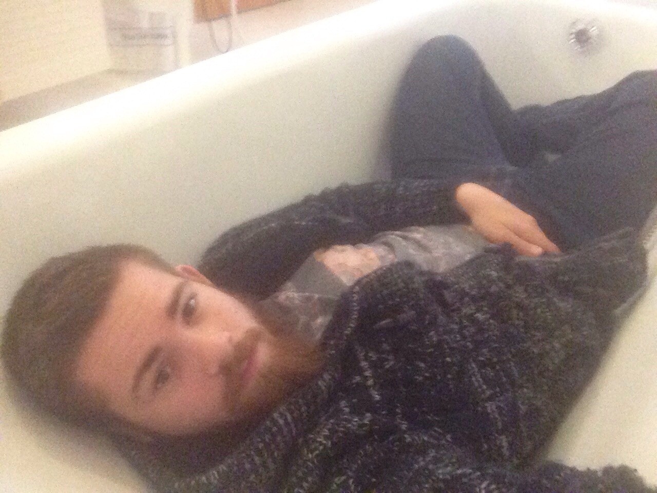 karimmou:  Contrary to popular belief, bathtubs are comfortable. Frawl Aproved