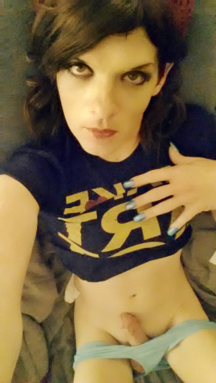 swingingdickchicks:  My hotwife & I are meeting real people who want to fuck while swinging. Try it!