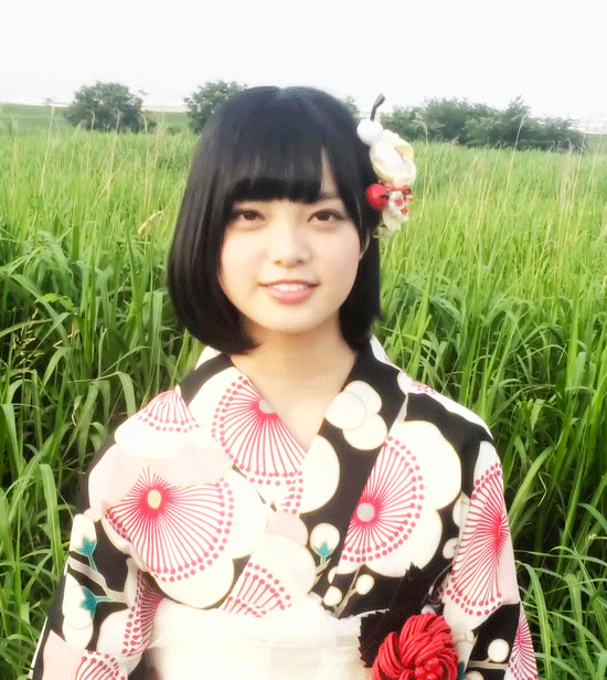 kawausotechico-caro-blog:160730 B.L.T.7月号 欅坂46 平手友梨奈 GIF