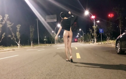 sexsusu:学习了一天，出来释放一下，天气好好，感觉光光的感觉好舒服呀！