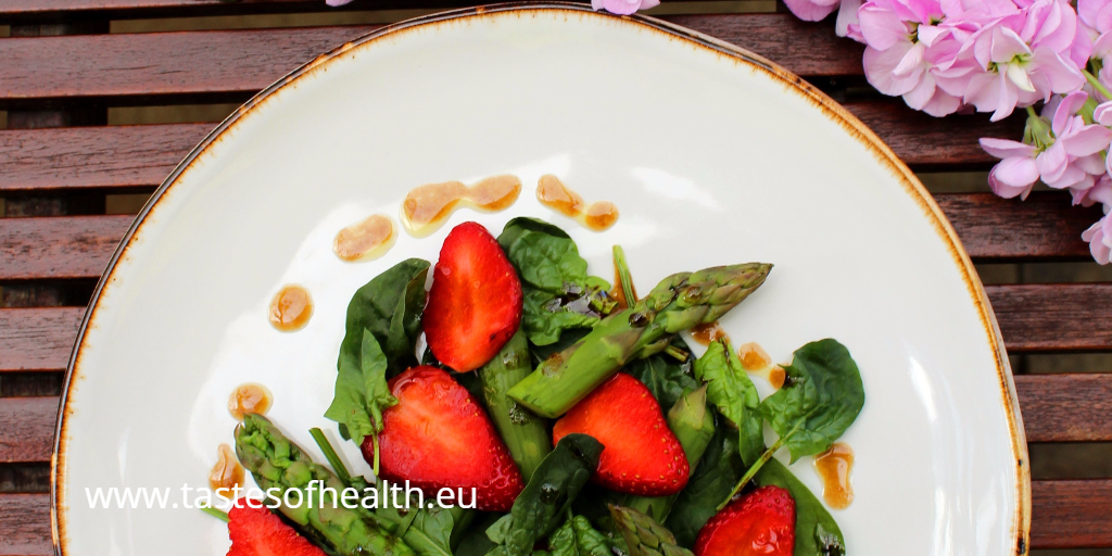 Dressing For Strawberry Spinach Salad
Each salad needs a dressing that will bind all the flavours. Check on Tastes of Health how to make a delicious dressing for a salad with spinach and strawberries.