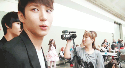 itsvixx:  wow to everything about u  (ノಠ益ಠ)ノ彡OƎ˥ 