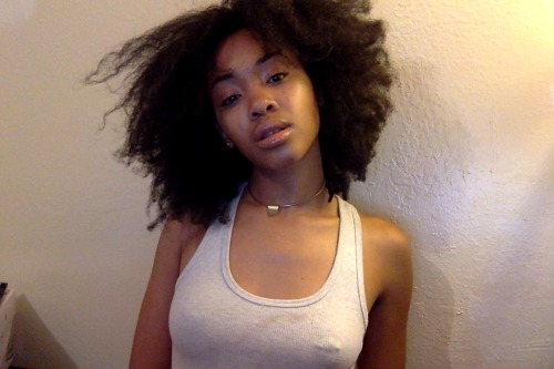 fuckyeavanity:with my natural hair and my gold skin… young east oakland girl.