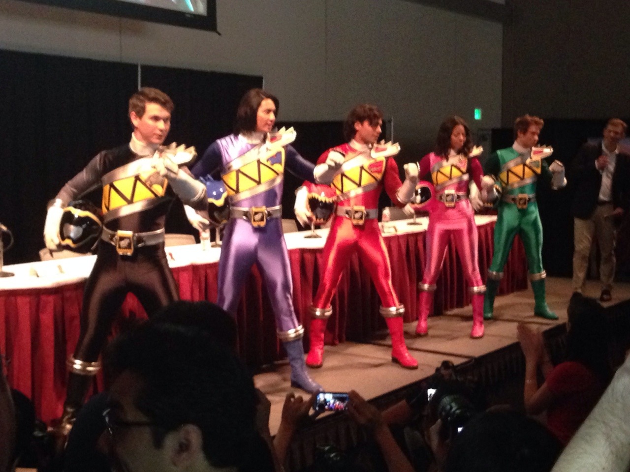 bandwagonjumpr:
“ morphinlegacy:
“ Dino Charge Cast Revealed
”
So this is truly a first for PR history, a five-man team with only one girl.
…Okay, technically you have the Aquitar Rangers but A) they barely get talked about outside of anniversary...