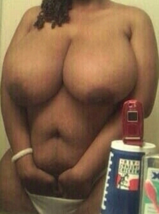 alliwantispussy:  snoop11088:  Nice and thick  DAM