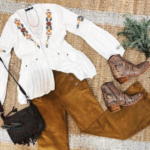 Winter outfit inspo!! These flared cords from @goldenbrown_the_label give any outfit that bohemian v