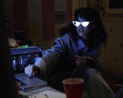 lemondazed:me scrolling down my feed