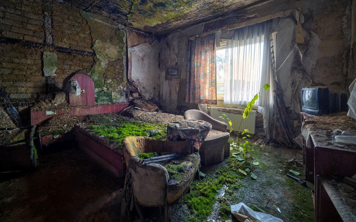 Abandonned hotel room