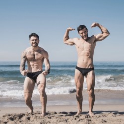 sometimesquicklysometimesslowly:  *Arnold voice* We want to PUMP.. YOU UP in our beach workout video! Link in my bio. Check it if you missed it.   (at Will Rogers State Beach)