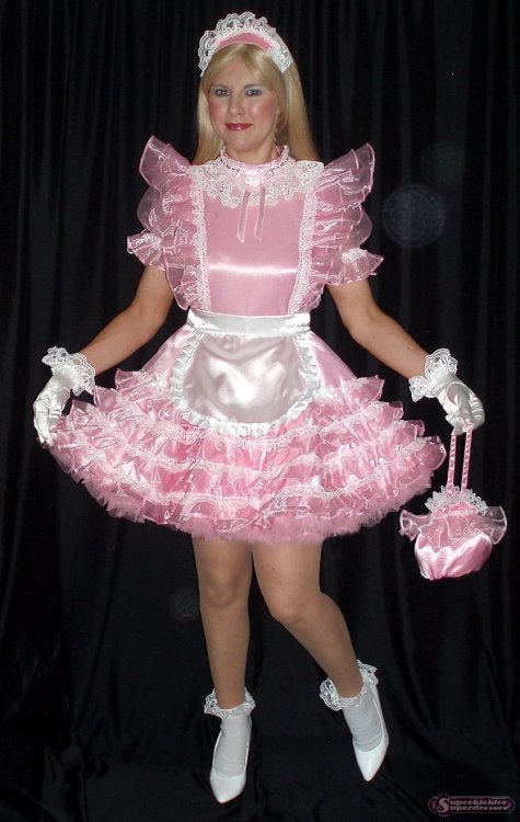 maidkelly:Sissy ready for sundaytrip to Mother in LAW! 