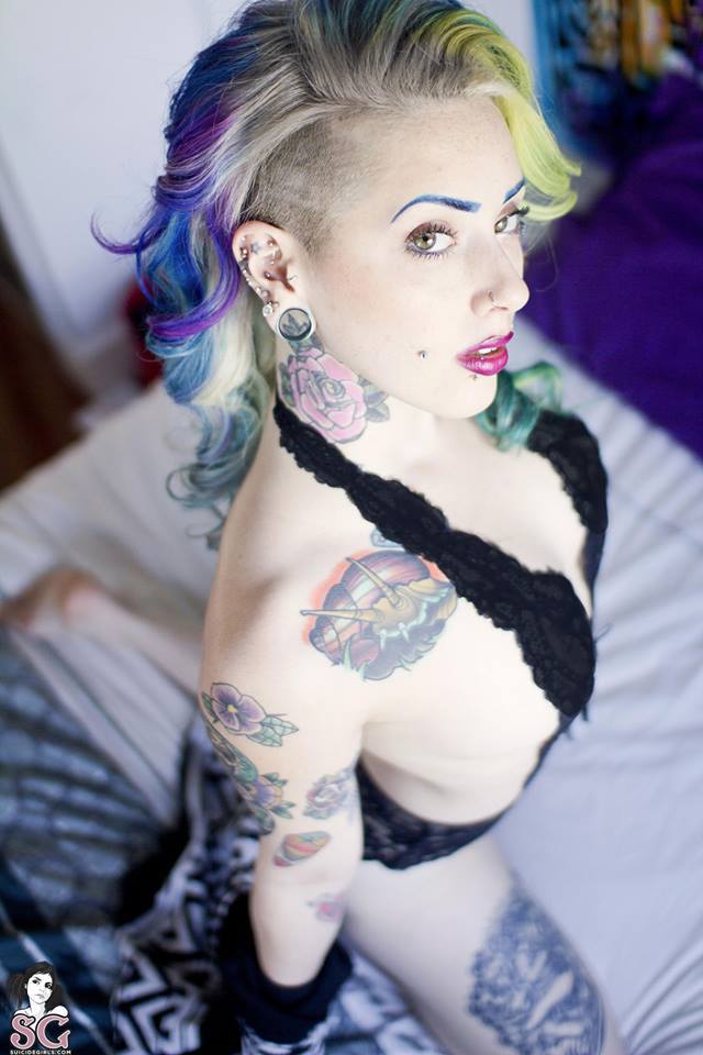 tattooedwomenarebeautiful:  Modèle: Kali