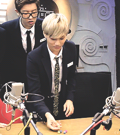 blondejongin:  adorable, jawline, casually