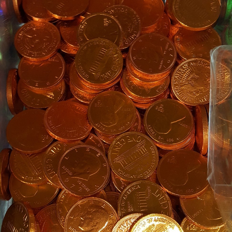 keikos-safe-place:Rainbow chocolate coins! These are so pretty!
