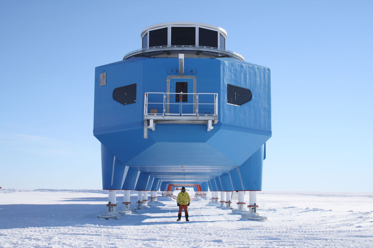 rocketumbl:  Halley VI Research Station