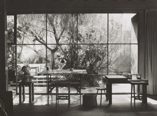icaronycteris: El taller de Barragán en su casa hacia 1951 x Elizabeth Timberman via